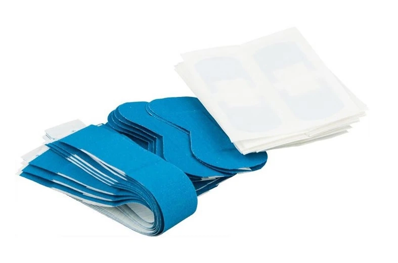 Original-Produktfoto: Inhalt des 40-teiligen, blauen detektierbaren Pflastersets; Verpackung nicht abgebildet.